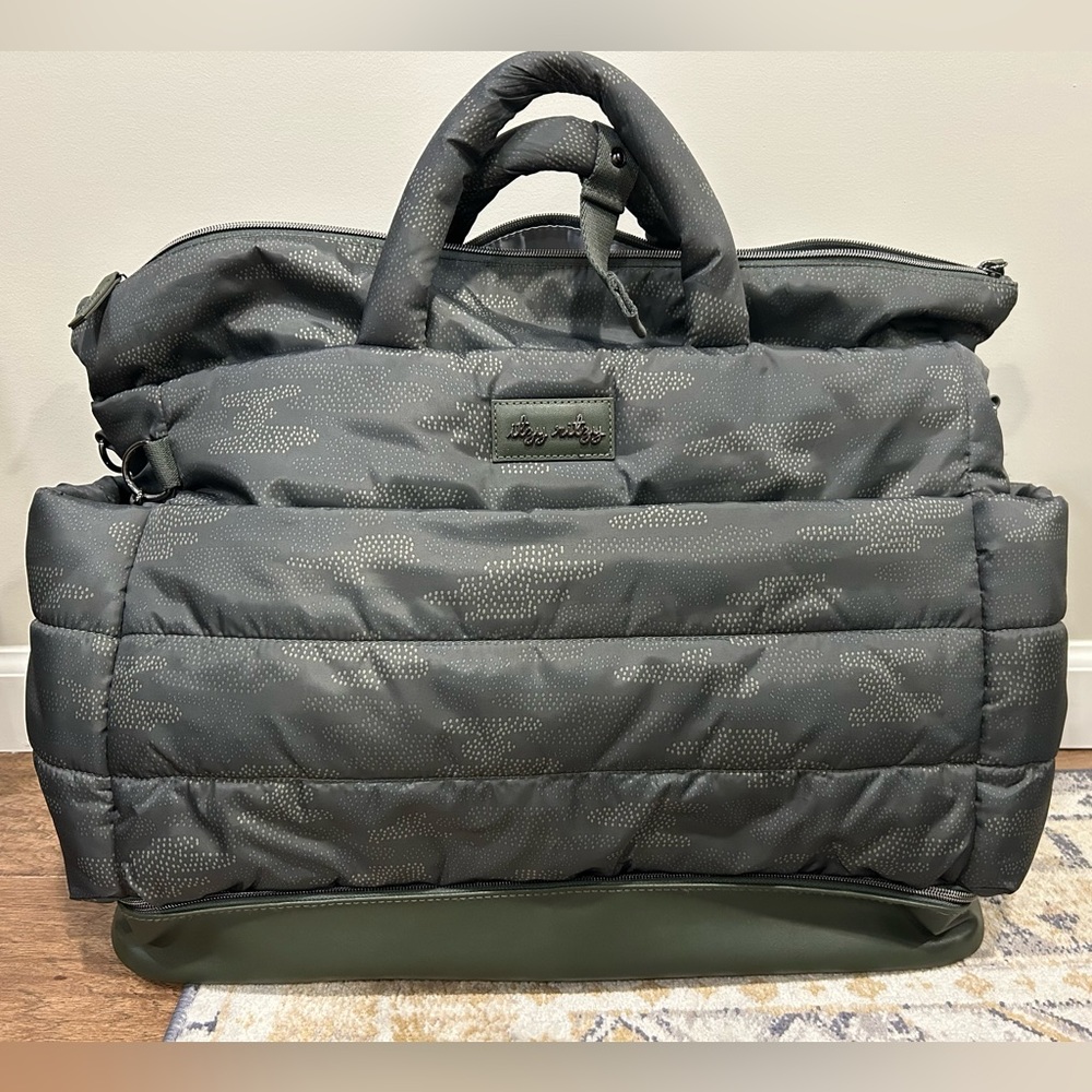 Itzy Ritzy Dream Weekender Hospital & Travel Bag in Camo